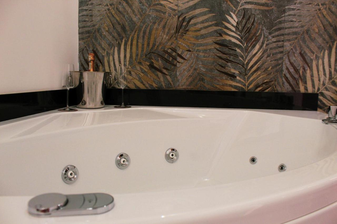 King Room with Spa Bath