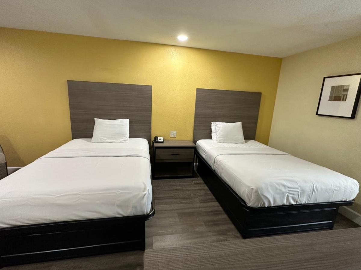 Double Room with Two Double Beds - Non-Smoking