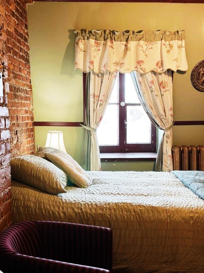 Queen Room with Shared Bathroom