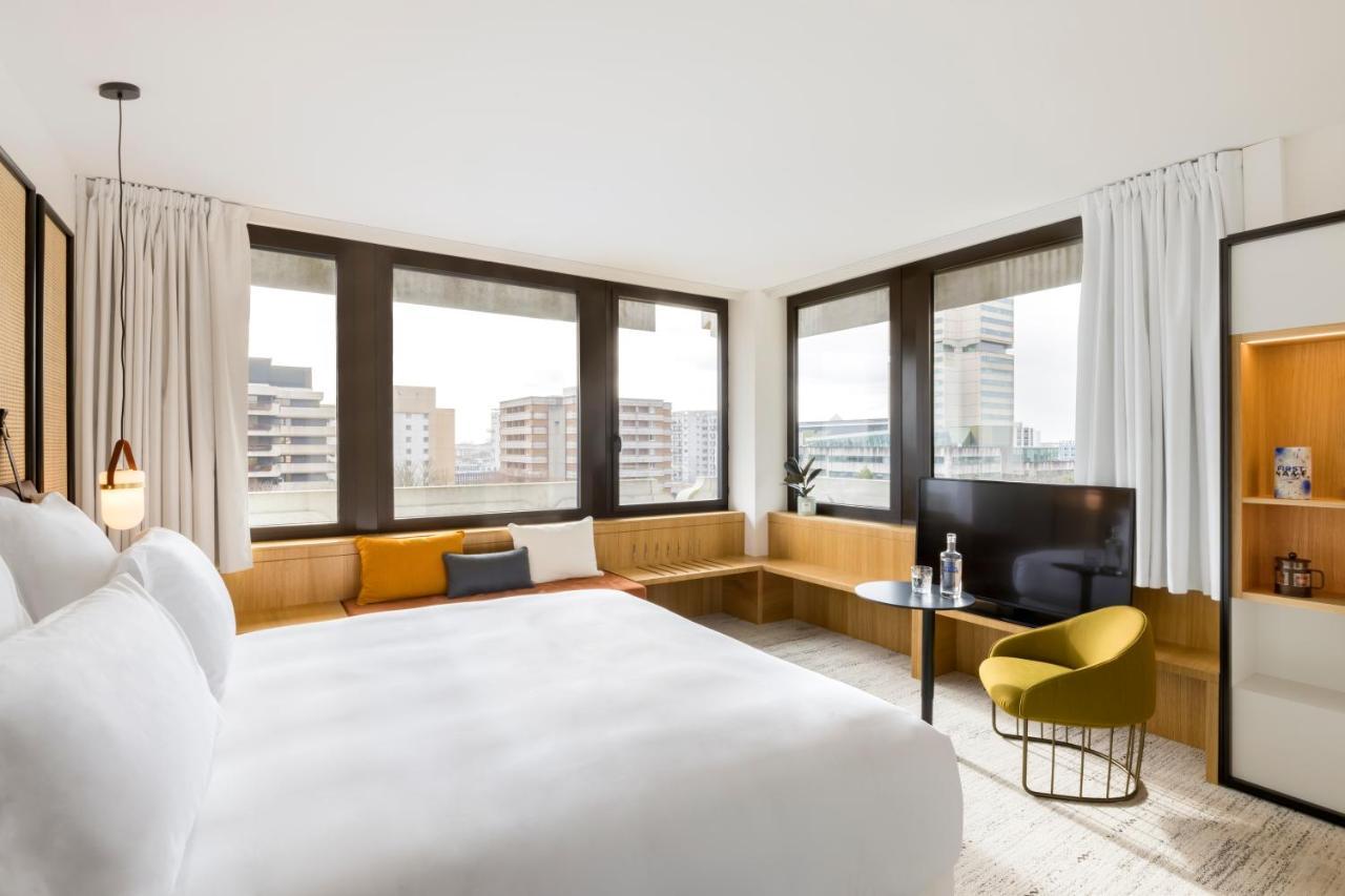Corner Deluxe King Room