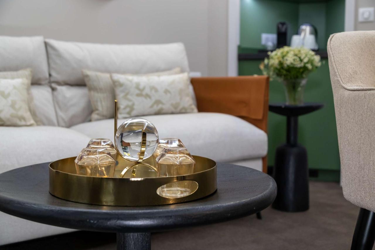 Signature Suite