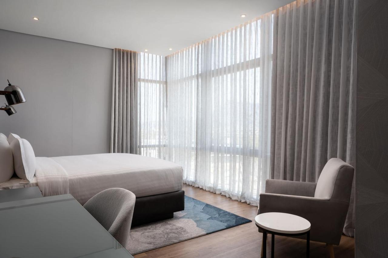 Larger Guest room, 1 King Bed