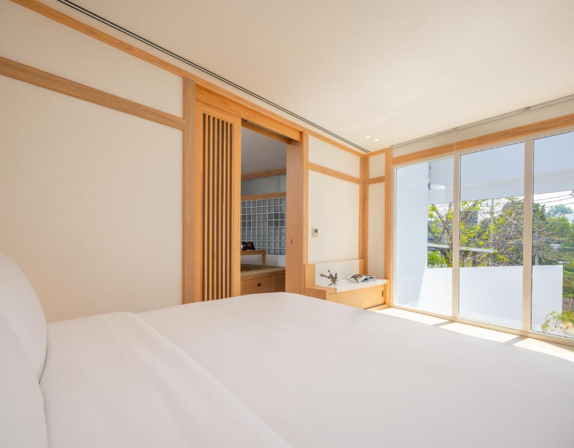 Suite,1351567900:JPEG