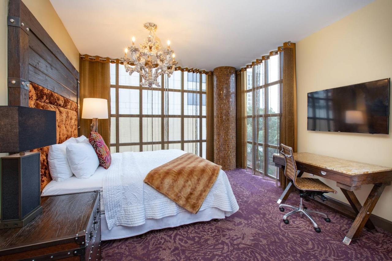 Corner King Room