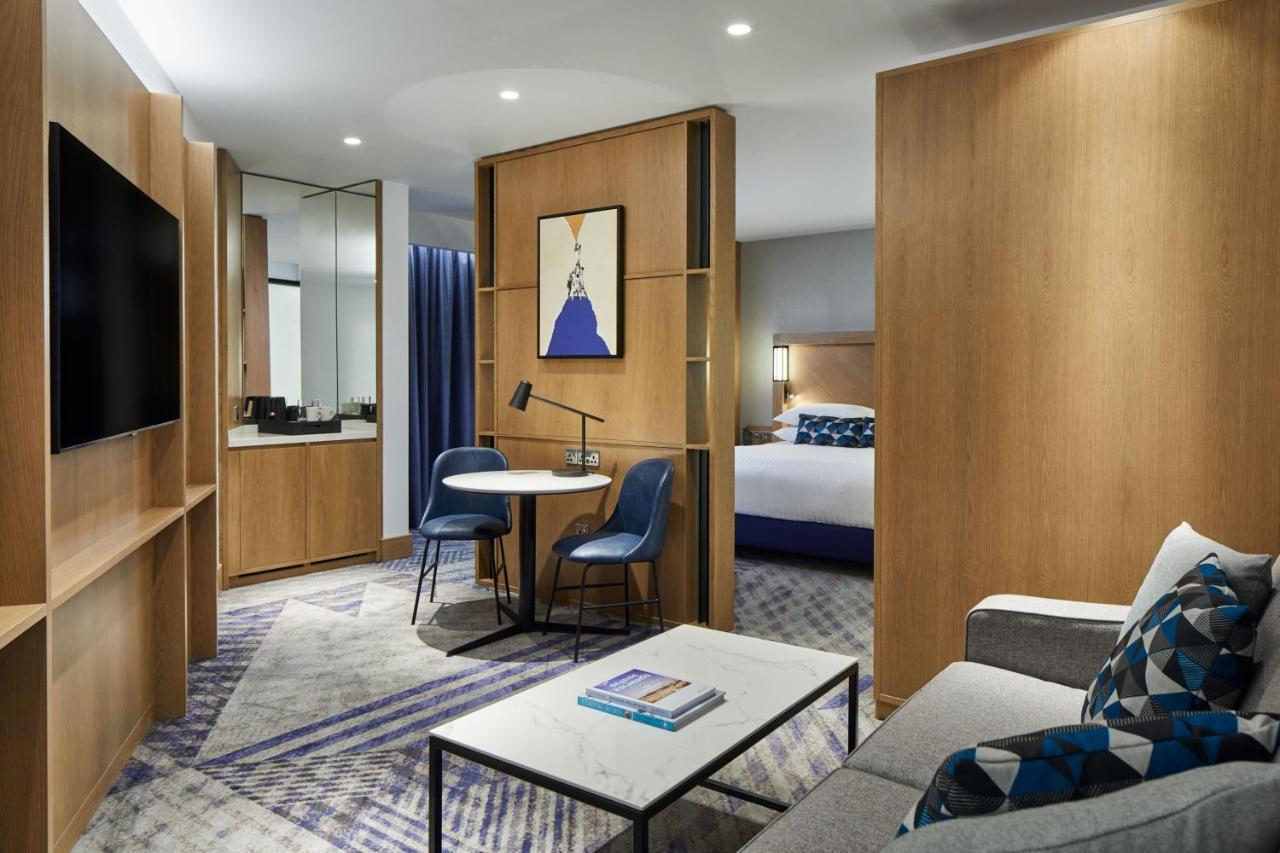 Junior King Suite with Sofa Bed