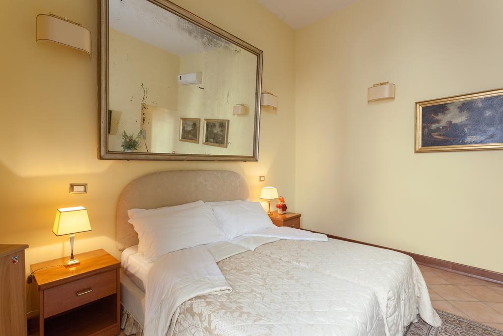 Standard Triple Room with Hydromassage Shower