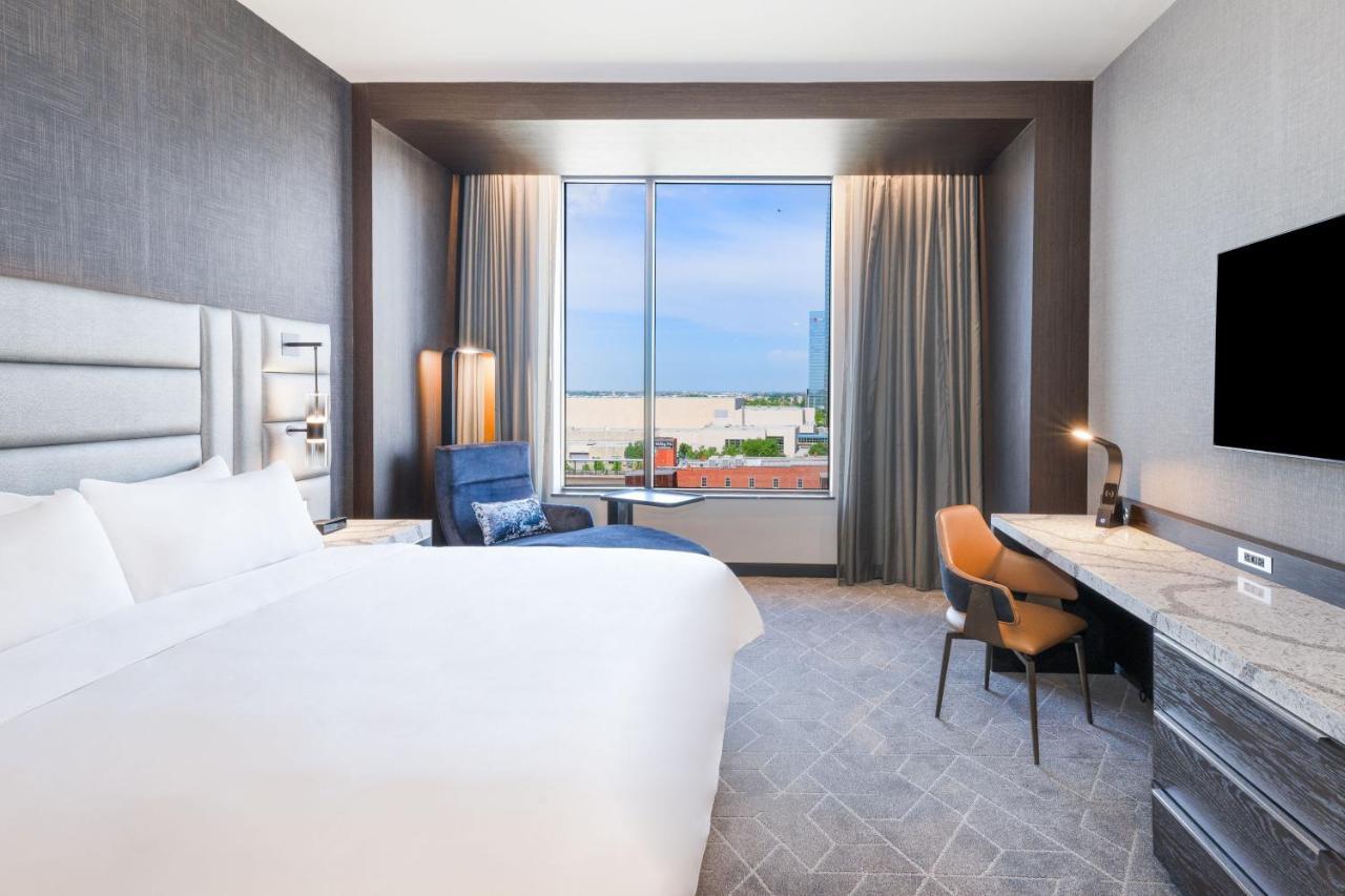 Deluxe King Room with City View