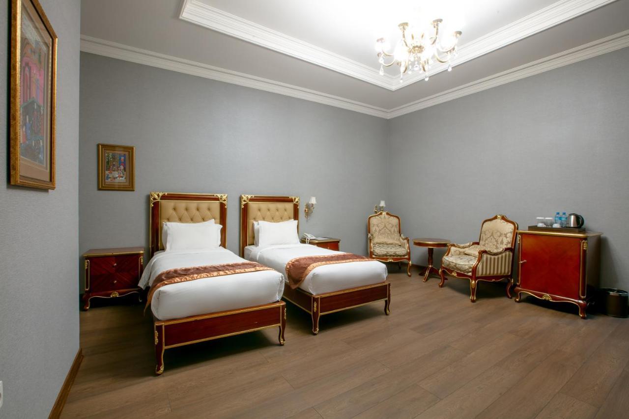 Superior Twin Room Atrium View
