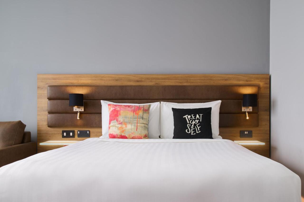 Moxy Sleeper Queen & Sofa, Guest room, 1 Queen