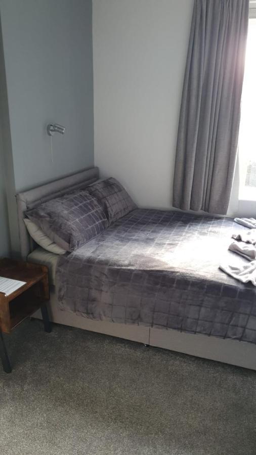 Cozy Double Room with Private External Bathroom