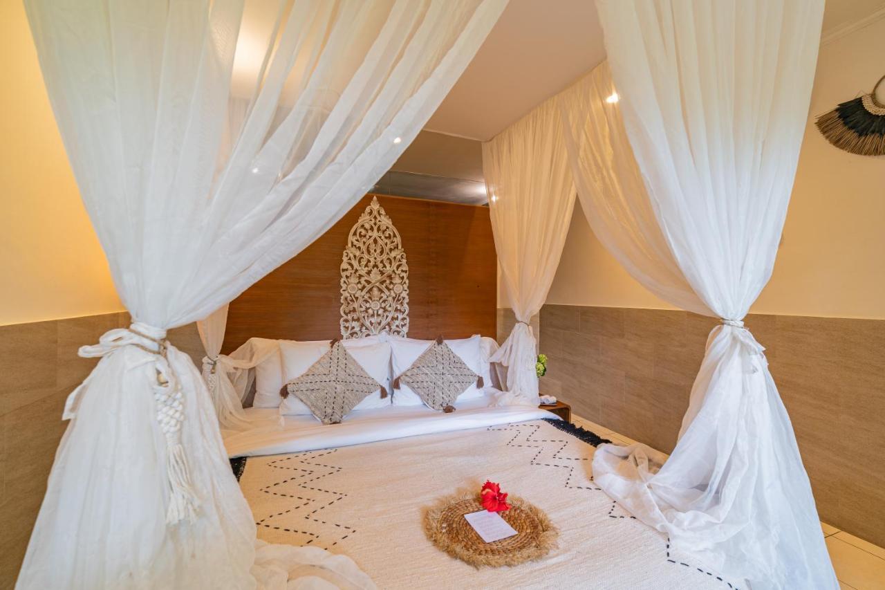 Suite with Free Benefit