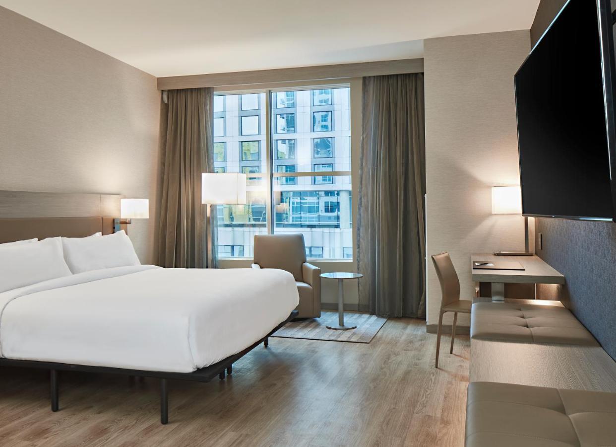 Guest room 1 King High floor