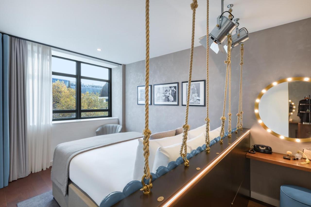 Premium Queen Room with City View