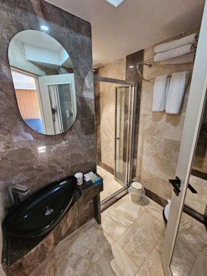 Deluxe Suite with Sea View