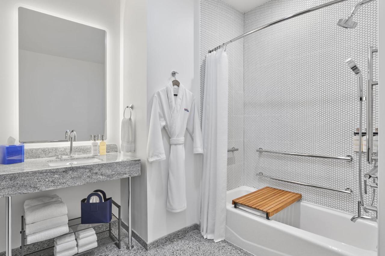 Deluxe One Bedroom Suite