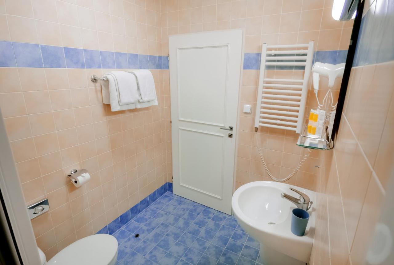 Superior One-Bedroom Apartment