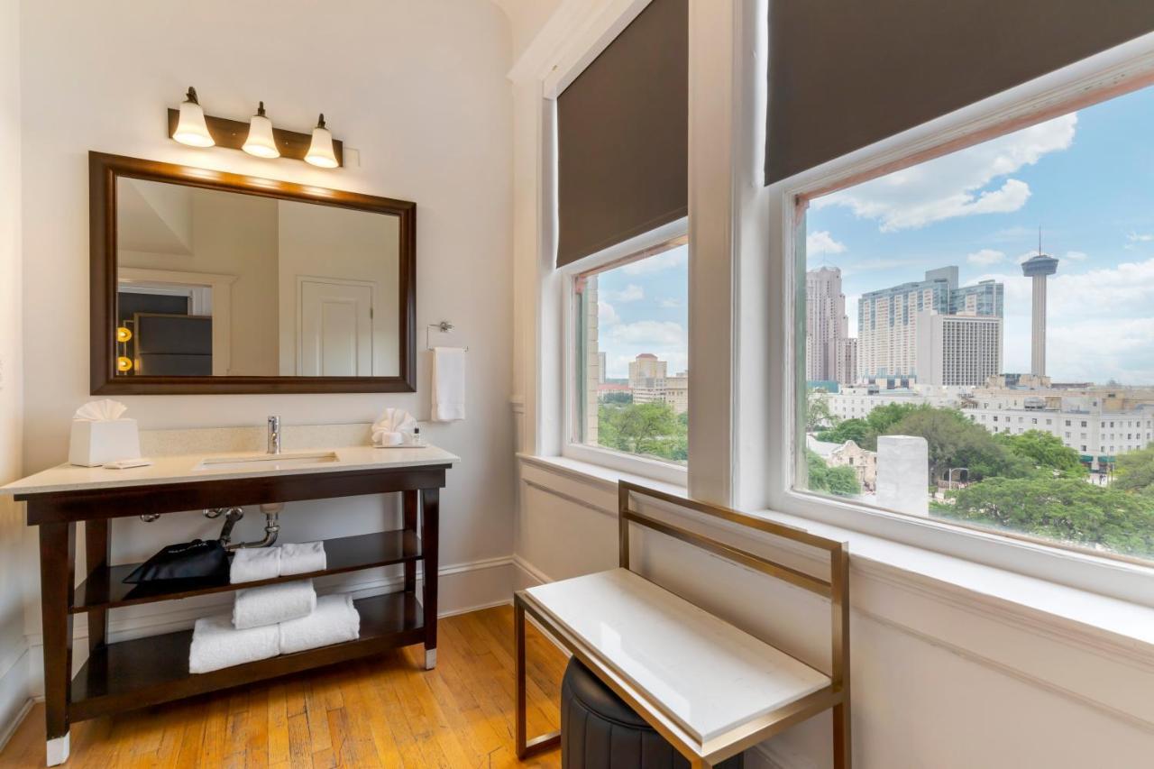 King Room with View of Alamo