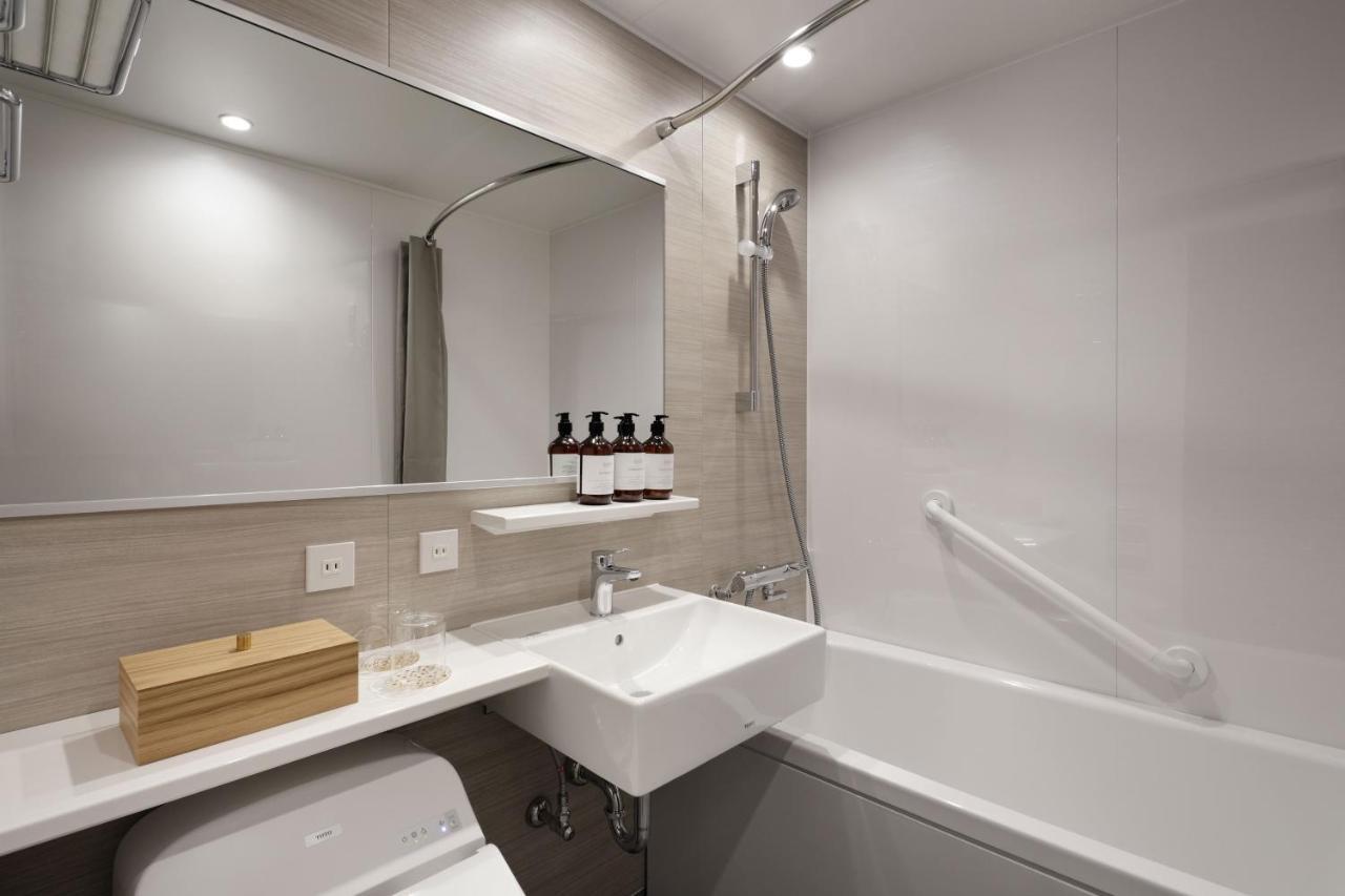 Corner Twin Room with Bathtub