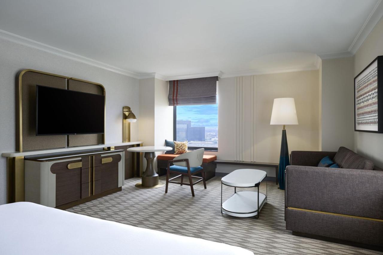 Guest room, 1 King, Corner room