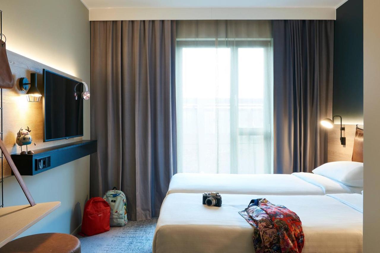 Moxy Twin Room