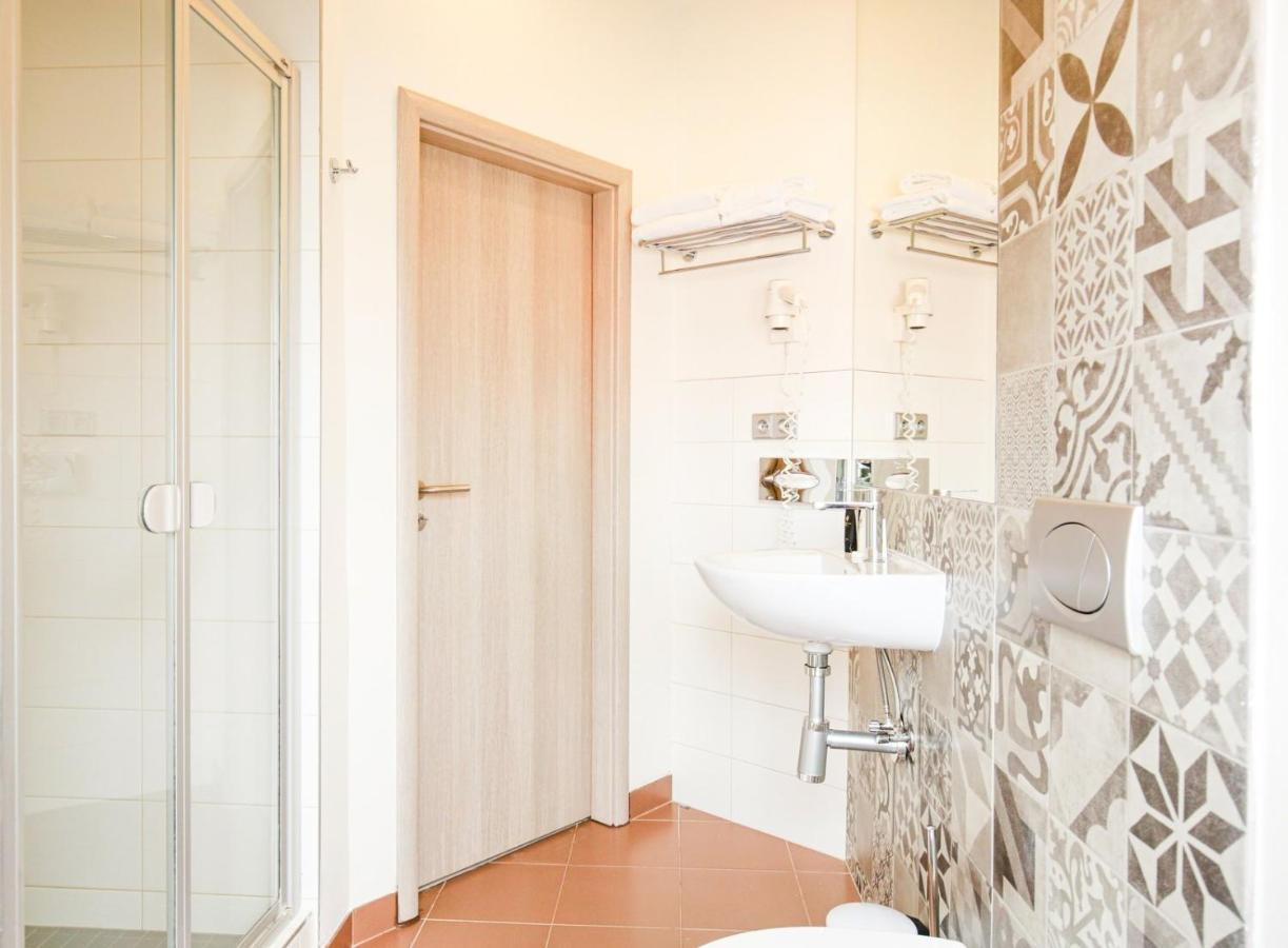 Standard Family Room,1558118524:JPEG