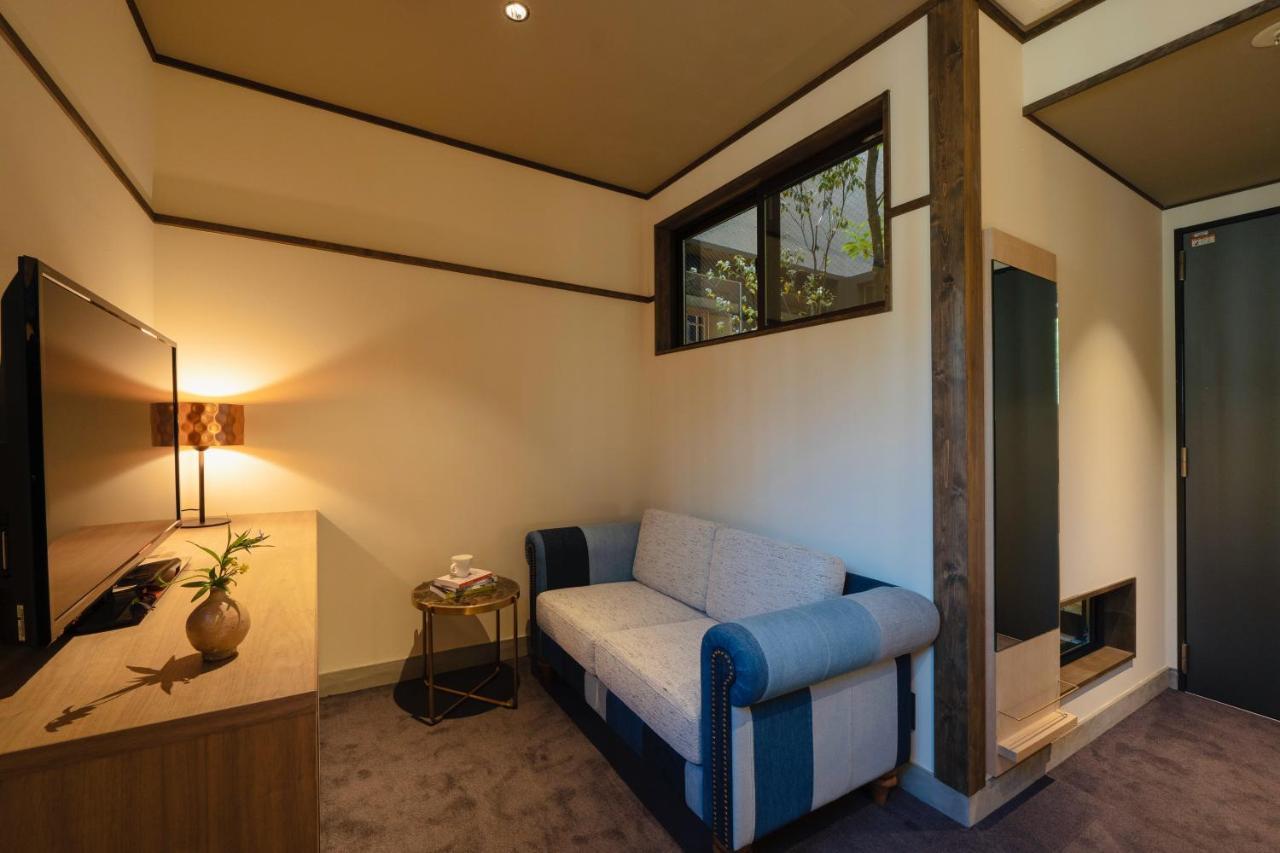 Deluxe Room,1393306475:JPEG