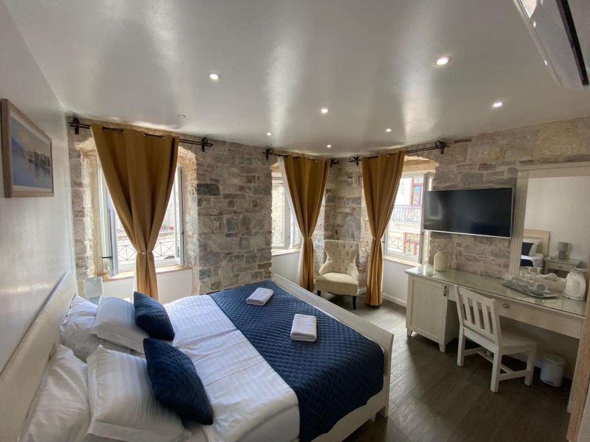Deluxe Double or Twin Room with Old Town View - Narodni Trg 9