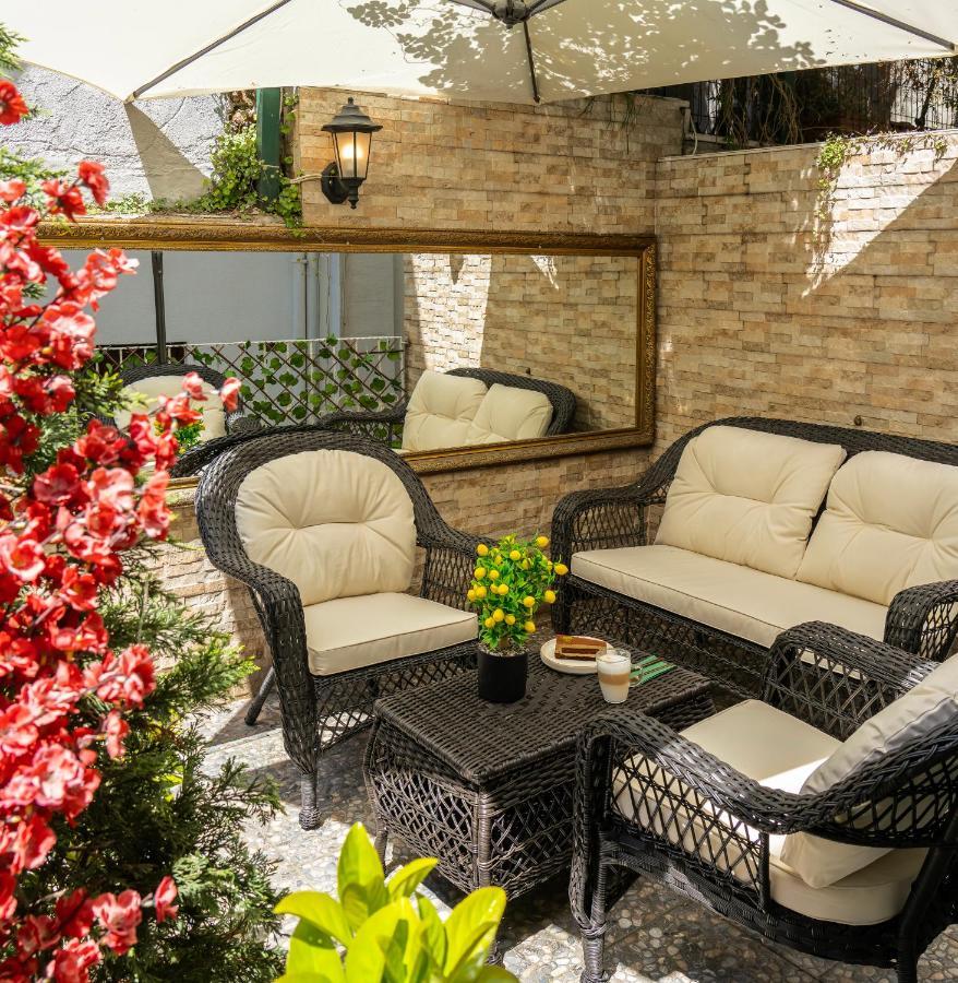 Deluxe King Room with Garden View