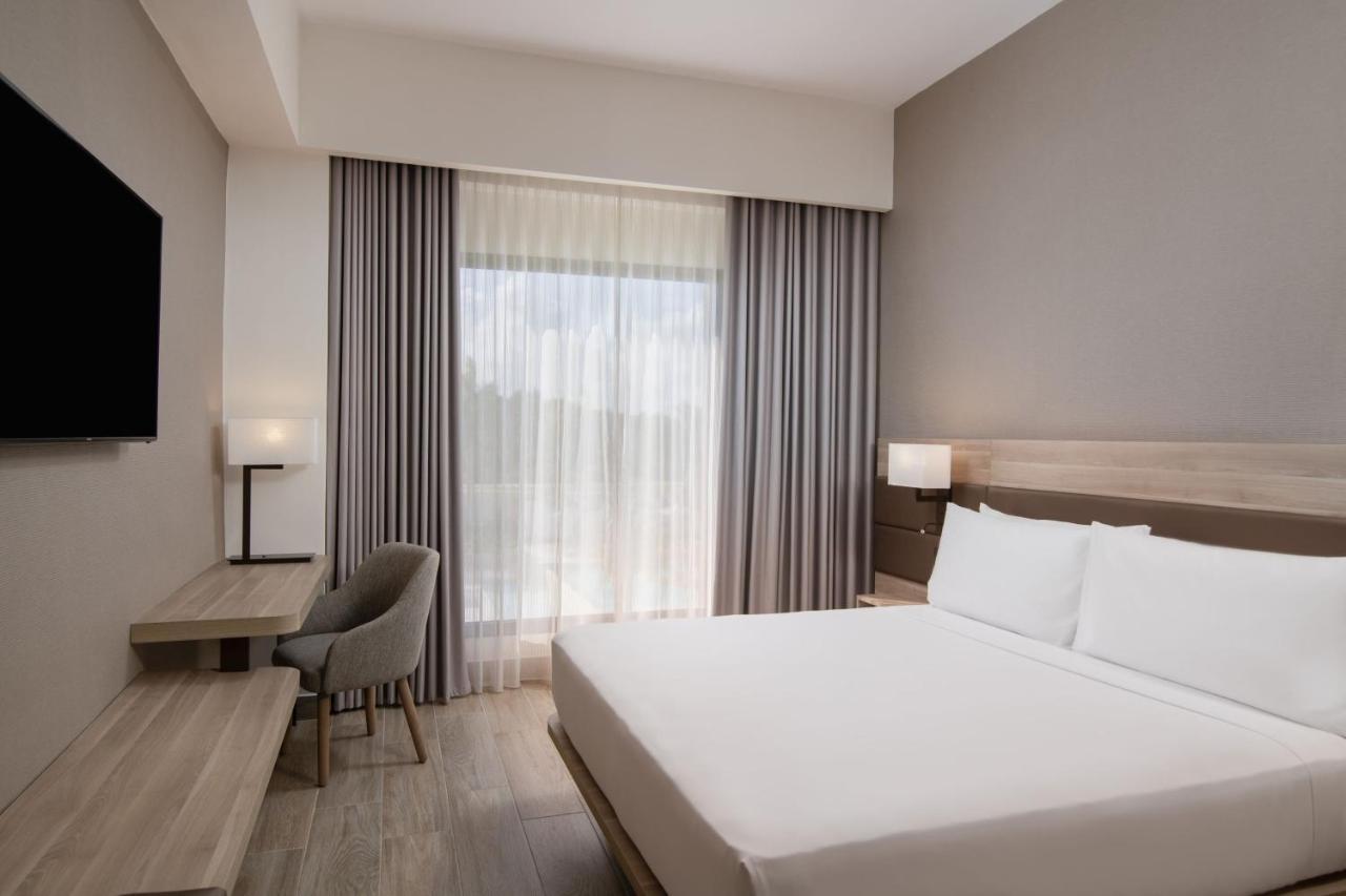 Deluxe King Room with Pool View