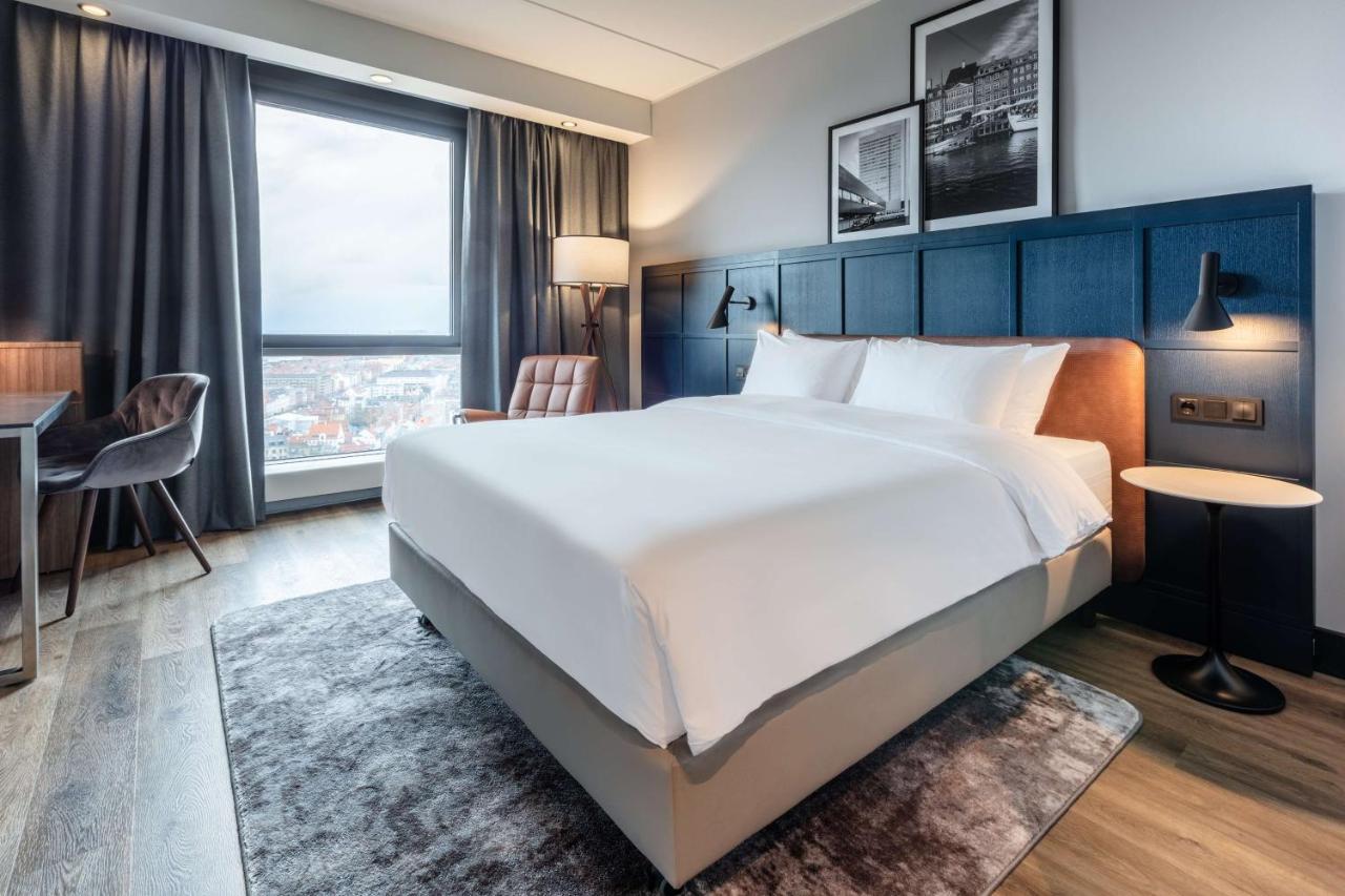 Junior Suite with Panoramic City View