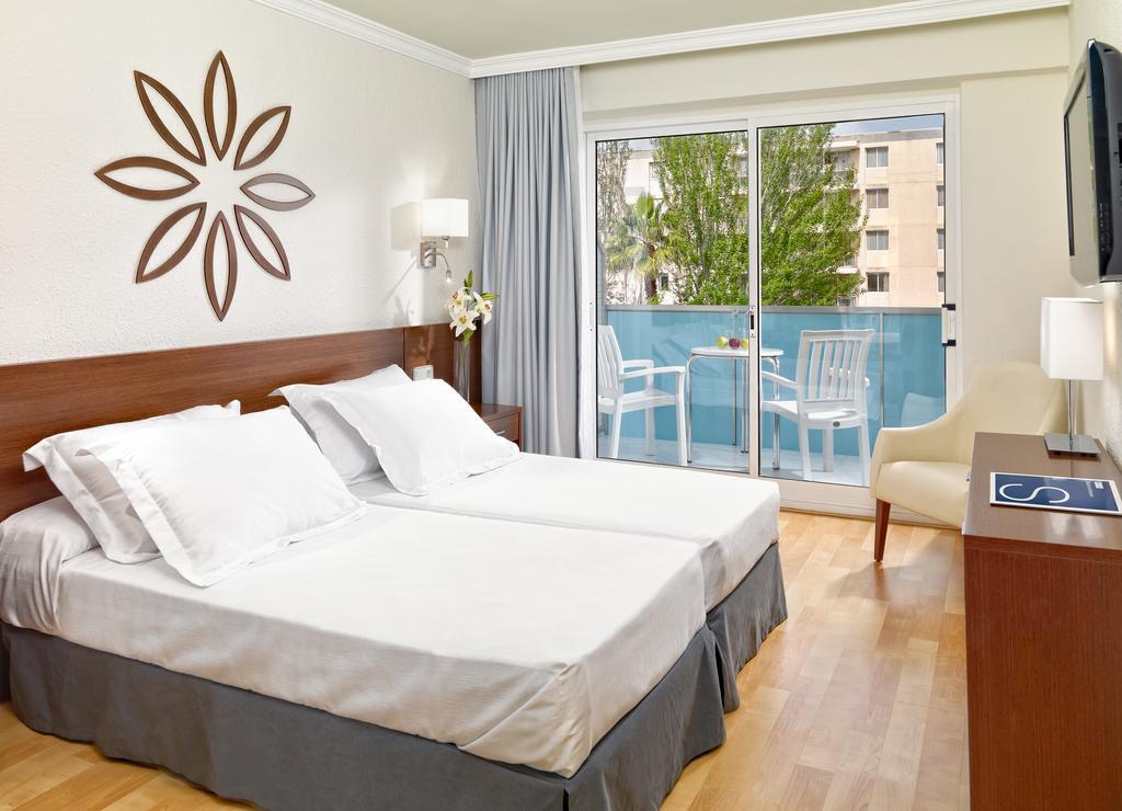 Double Room with Extra Bed (3 Adults)
