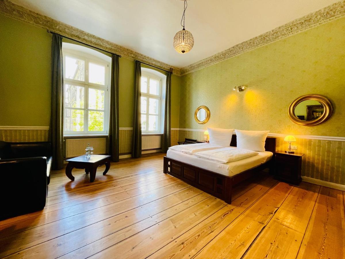 Standard Double Room - Street View