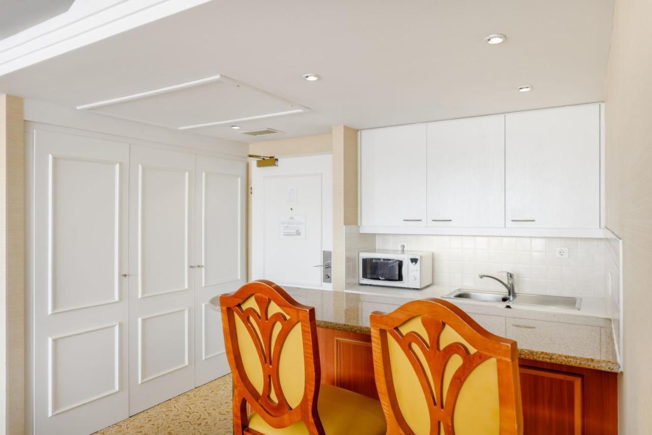 One-Bedroom Apartment with One King or One Queen and Sofa Bed