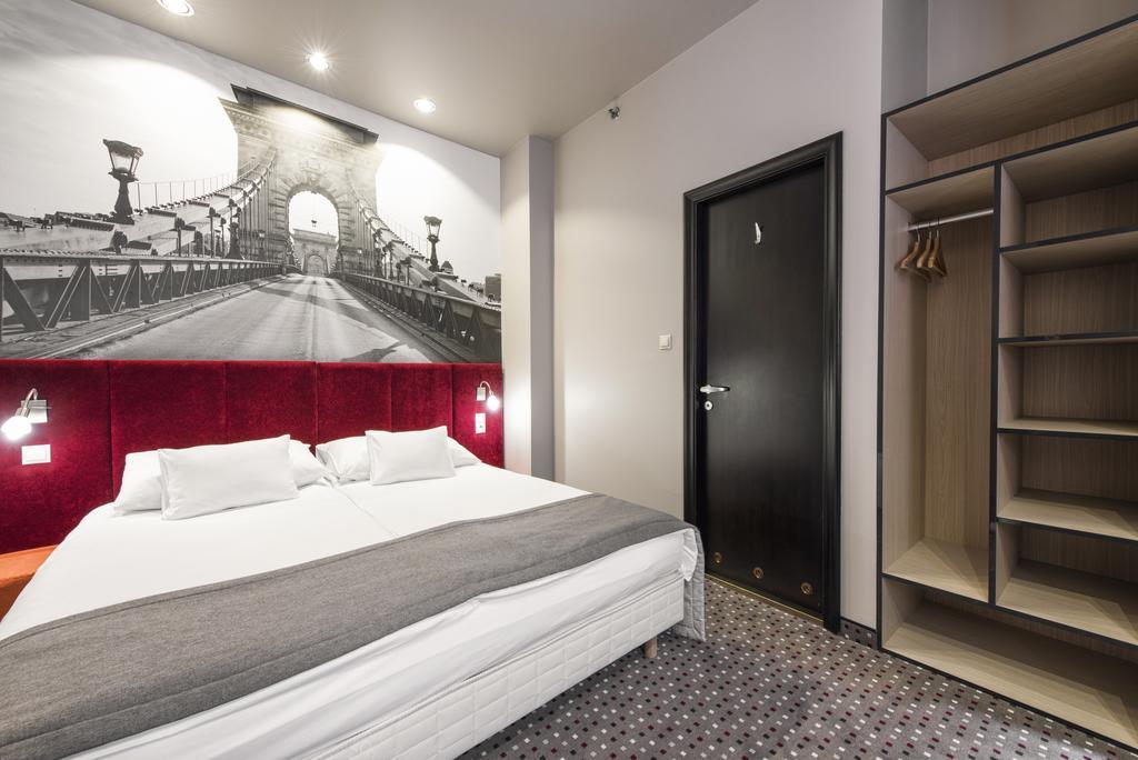 Double or Twin Room with City View