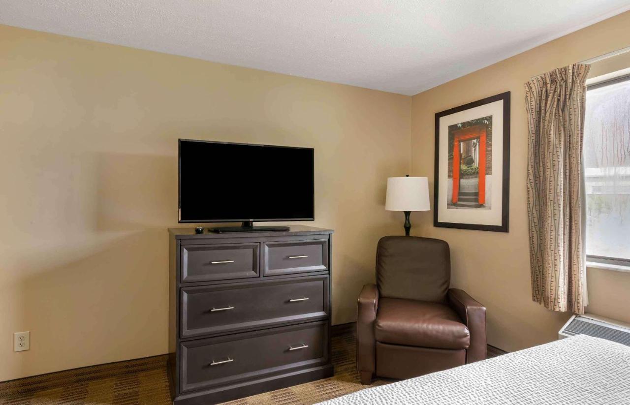 Deluxe Efficiency Double Room with 2 Double Beds - Non-Smoking