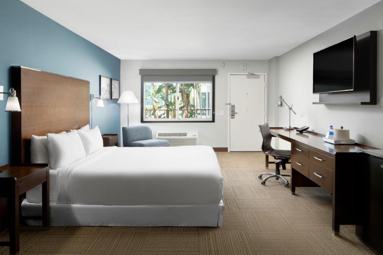 King Room with Sofa Bed and City View - Mobility and Hearing Accessible with Roll-in Shower