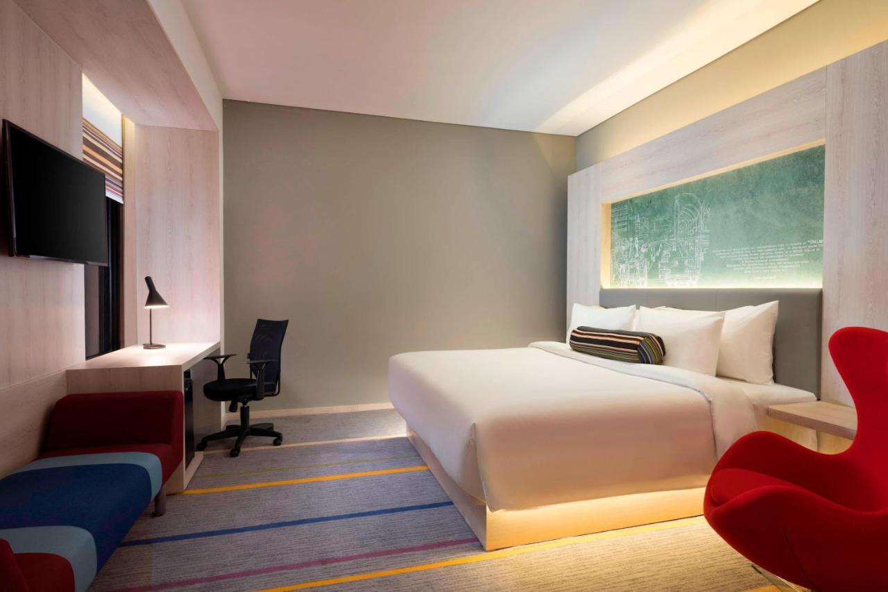 Urban, Larger Guest room, 1 King