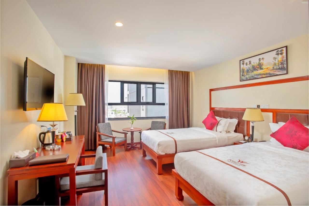 Landmark Twin Room