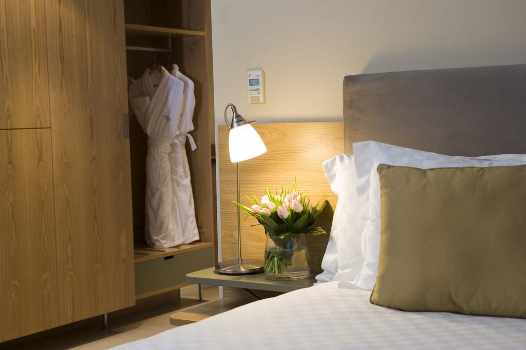Deluxe 1 King Bed