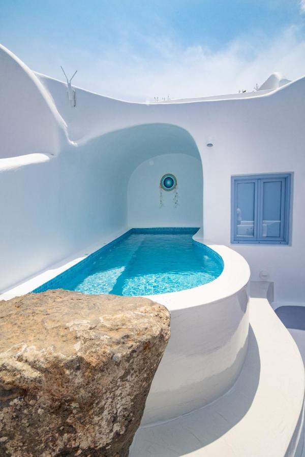 Executive Cave Suite with Jetted & Heated Plunge Pool Sea & Sunset View