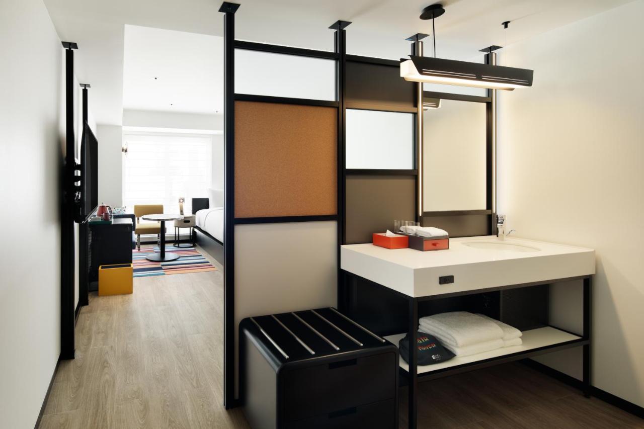 Aloft Twin Room