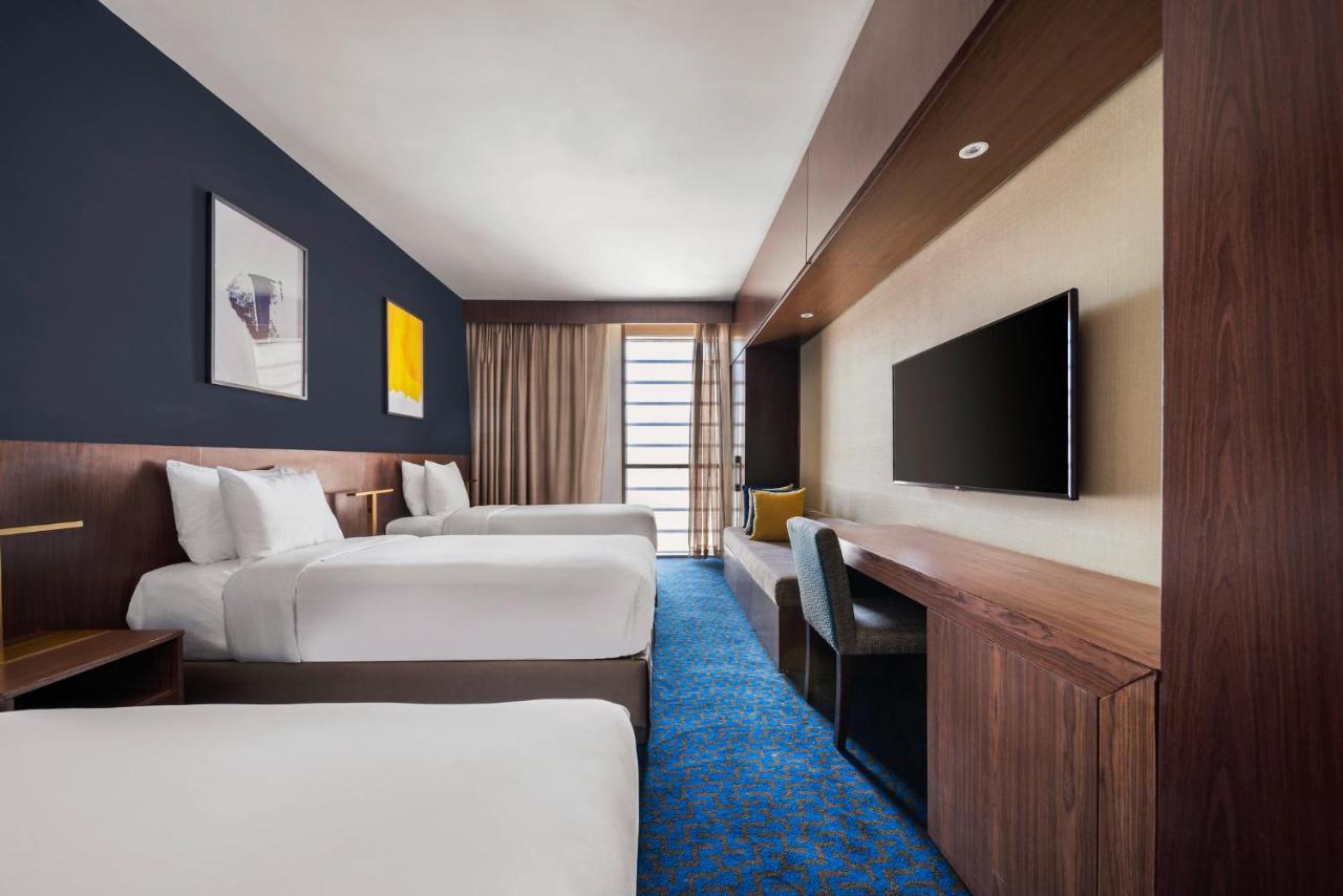 Deluxe Room Three Single Beds