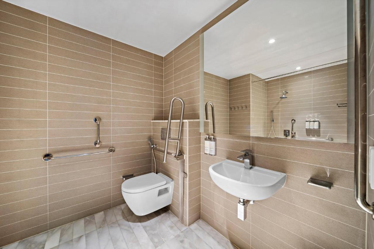 Deluxe King Room Accessible