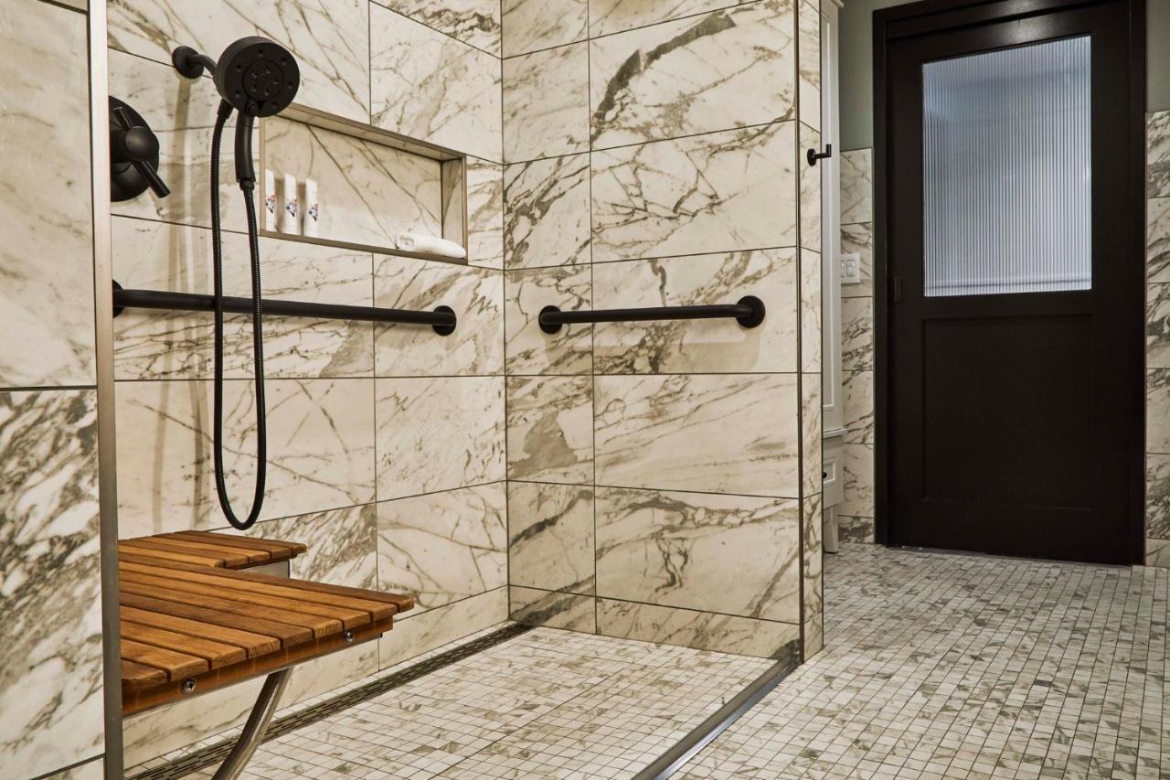 Studio Suite 2 Kings Mobility Accessible