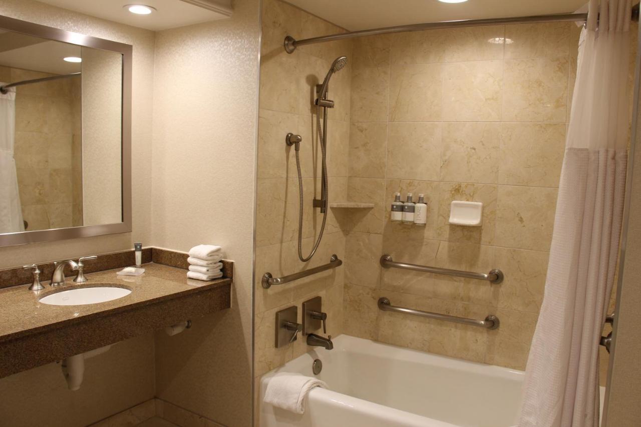 Queen Room Two Queen Beds Tub Mobility Accessible