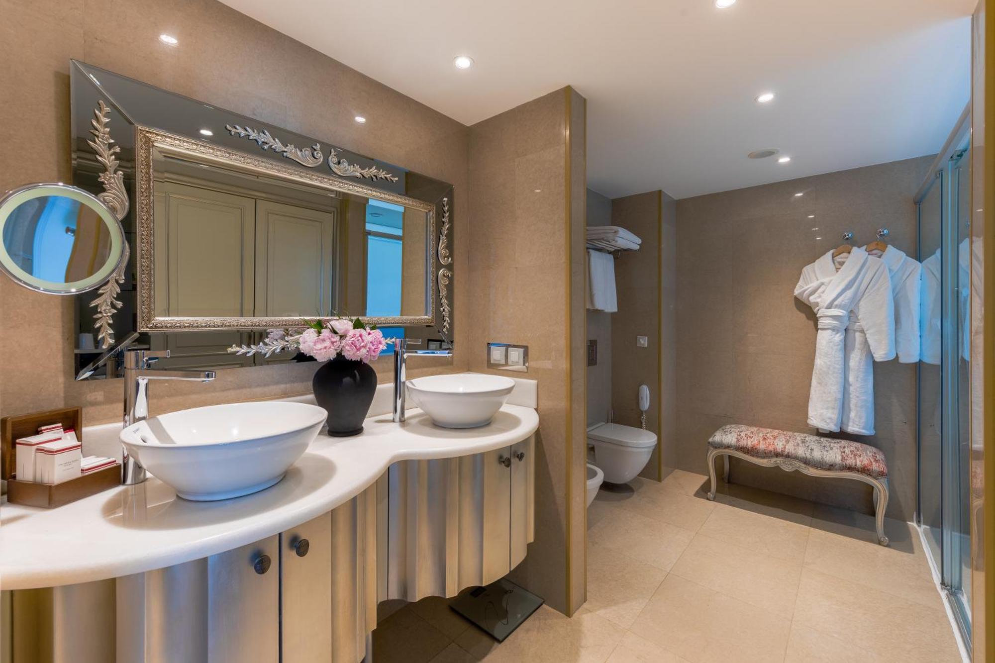 Luxury Suite,1437716314:JPEG