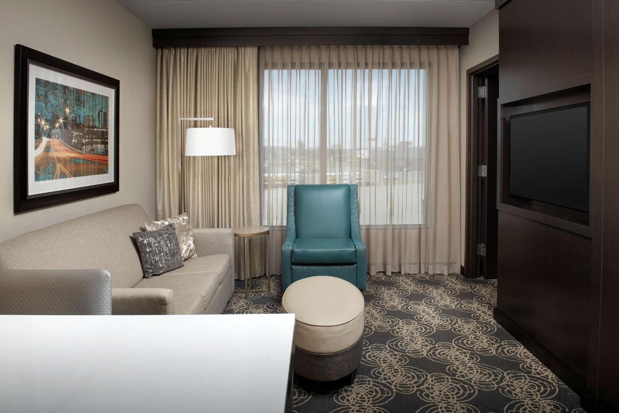 Premium King Suite - Non-Smoking