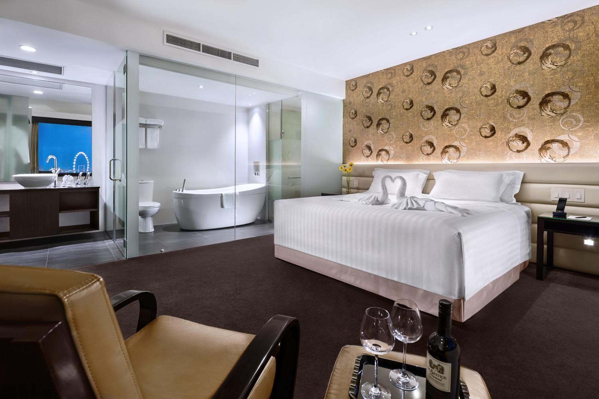 Executive Suite with Lounge Access