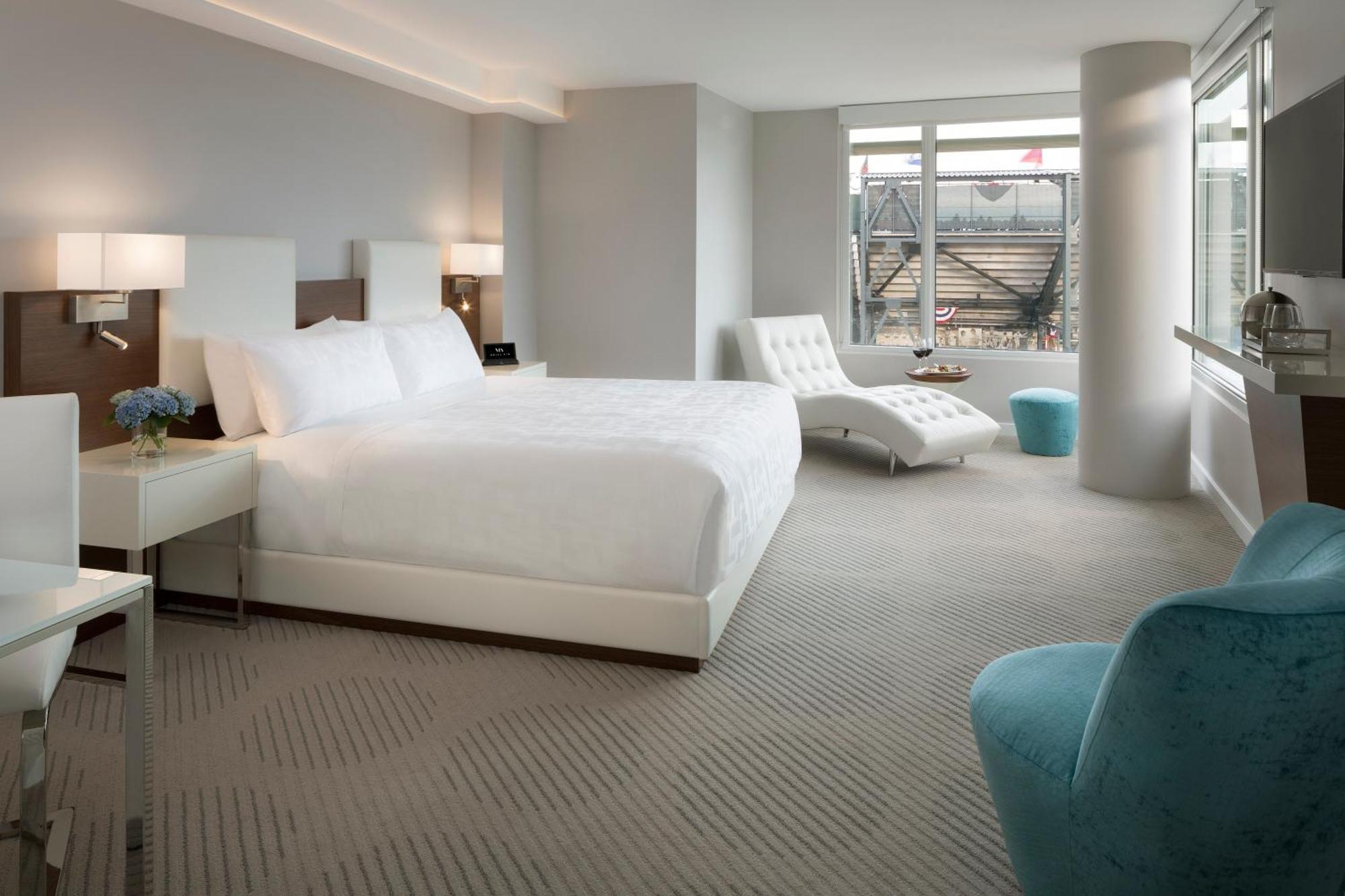 Deluxe King Suite