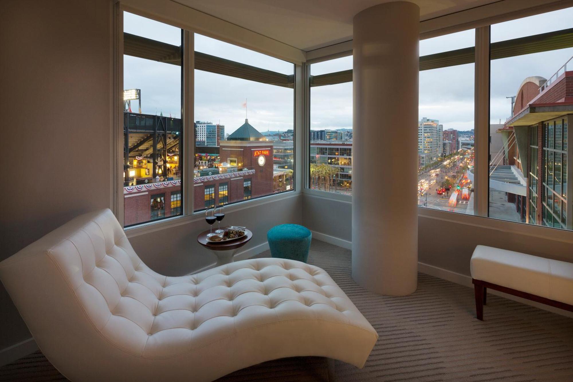 Deluxe King Suite